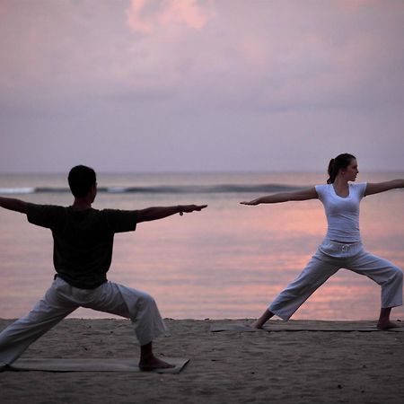 Griya Santrian A Beach Resort And Spa Санур Экстерьер фото