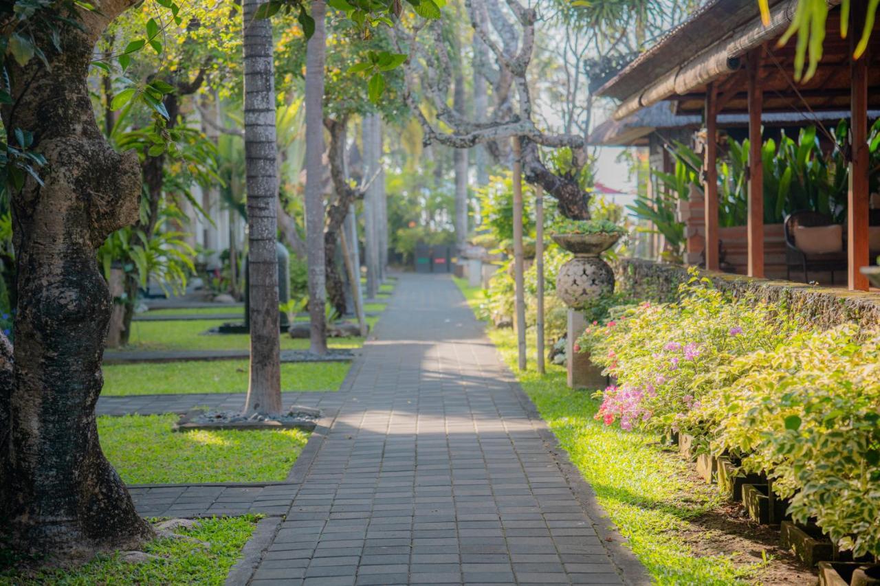 Griya Santrian A Beach Resort And Spa Санур Экстерьер фото