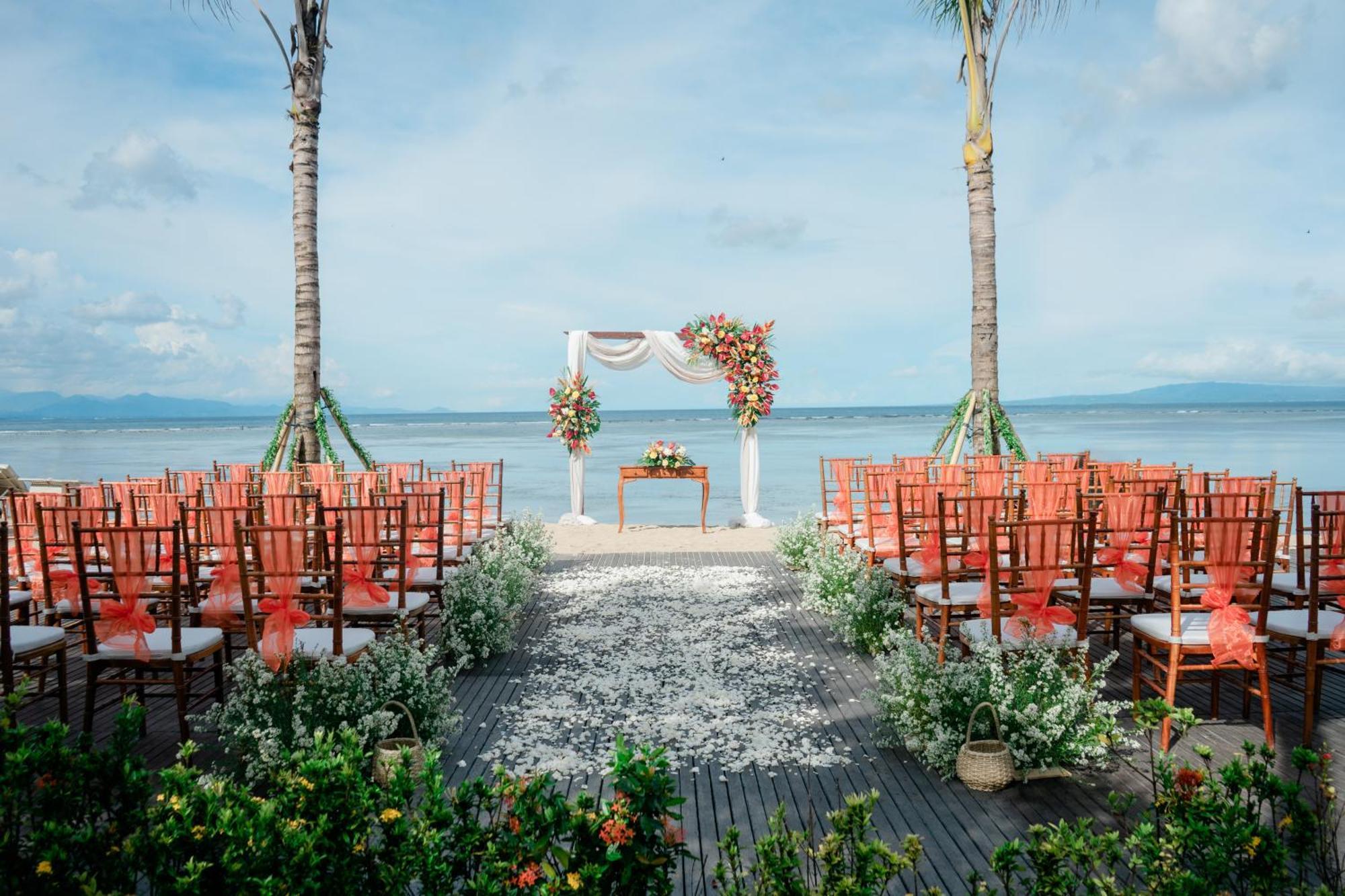 Griya Santrian A Beach Resort And Spa Санур Экстерьер фото